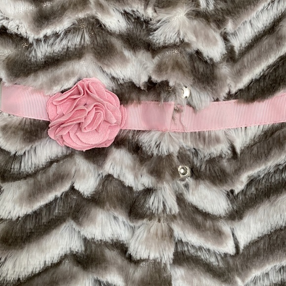 Little Lass, 12 mo, Faux fur, hooded vest - Picture 2 of 4
